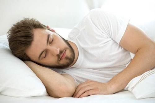 آپنه خواب با کاهش اکسیژن خون، خطرات قلبی را زیاد می کند