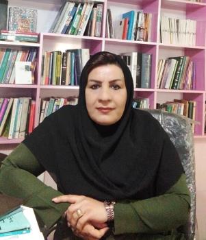 زنی كه نوشتن را جزء لاینفك زندگی اش می داند