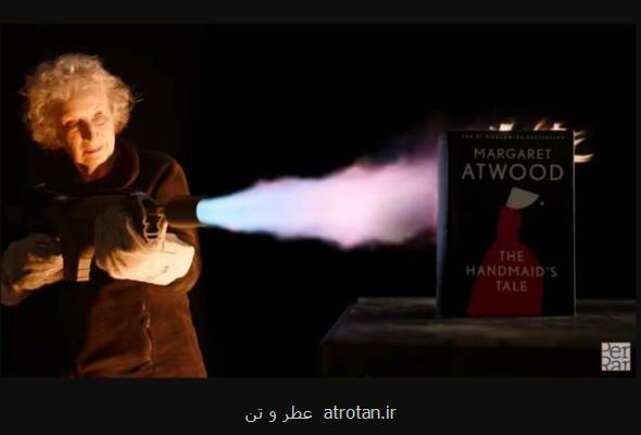 آتوود نسخه ضدحریق کتابش را آتش زد