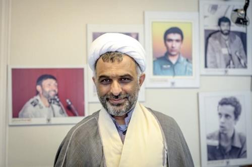 ایران قوی و مستقل محور کنگره ی شعر دفاع مقدس شد