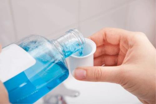 خطر استفاده روزانه از دهانشویه حاوی الکل