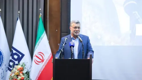 جامعه پزشکی پای کار مردم ایستاده است